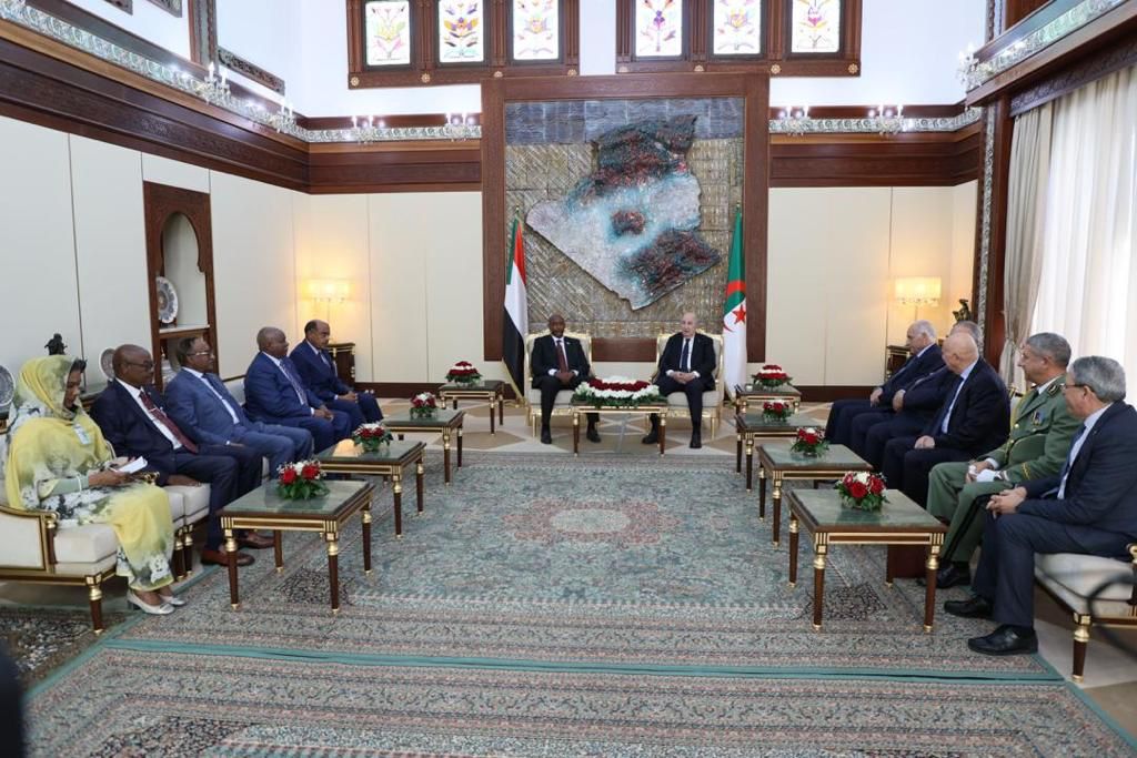 الجزائر تشرع في تأديب محور الشر على جبهات متعددة