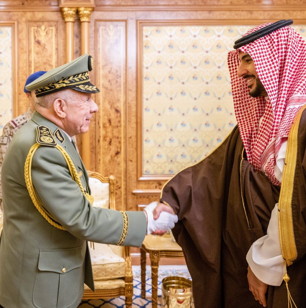 هذا ما دار بين رئيس أركان الجيش الجزائري ووزير الدفاع السعودي