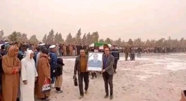 الجزائر تودع شهداء  حادث سقوط حوامة قتالية في أجواء جنائزية مهيبة