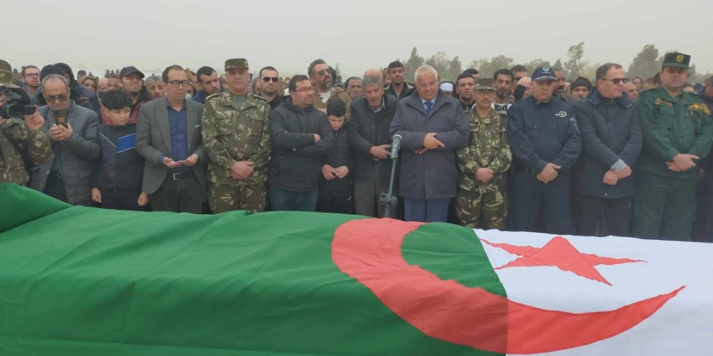 الجزائر تودع شهداء  حادث سقوط حوامة قتالية في أجواء جنائزية مهيبة