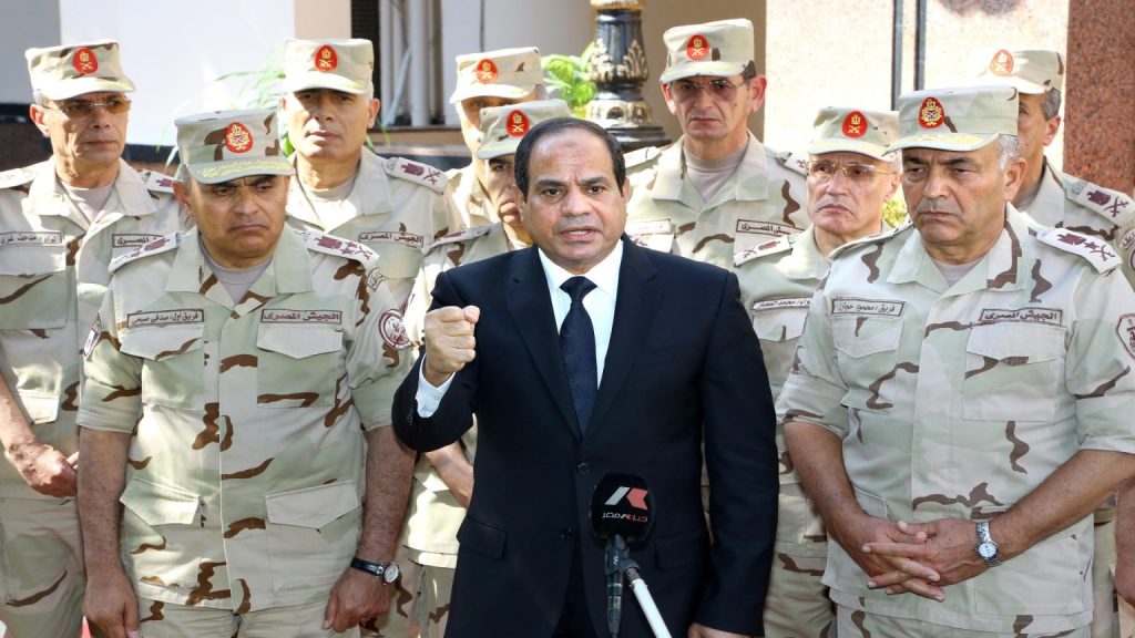 اختلاف في وجهات نظر قيادات الجيش المصري بشأن خيارات الرد على إسرائيل..والسيسي يحسم الموقف