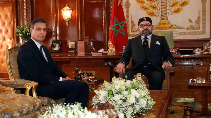 المغرب يبتز حكومة سانشيز بالمهاجرين غير الشرعيين و12 ألف طفل مغربي قاصر في سبتة ومليلة الإسبانيتين