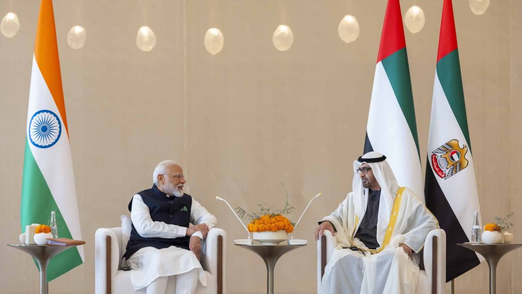 الإمارات تفتتح معبدا هندوسيا جديدا  ..ورئيس وزراء الهند يستقبل بالأحضان في أبوظبي