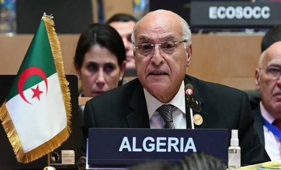 الجزائر ترفض أي تدخلات خارجية في ليبيا
