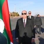 على أتباع المخزن الالتفات نحو قصرهم وملكهم
