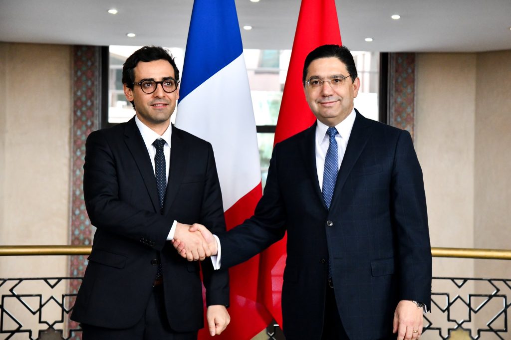 وزير خارجية فرنسا يراوغ المغرب في ملف الصحراء الغربية.. وباريس تطالب بمائدة مستديرة تحت إشراف أممي