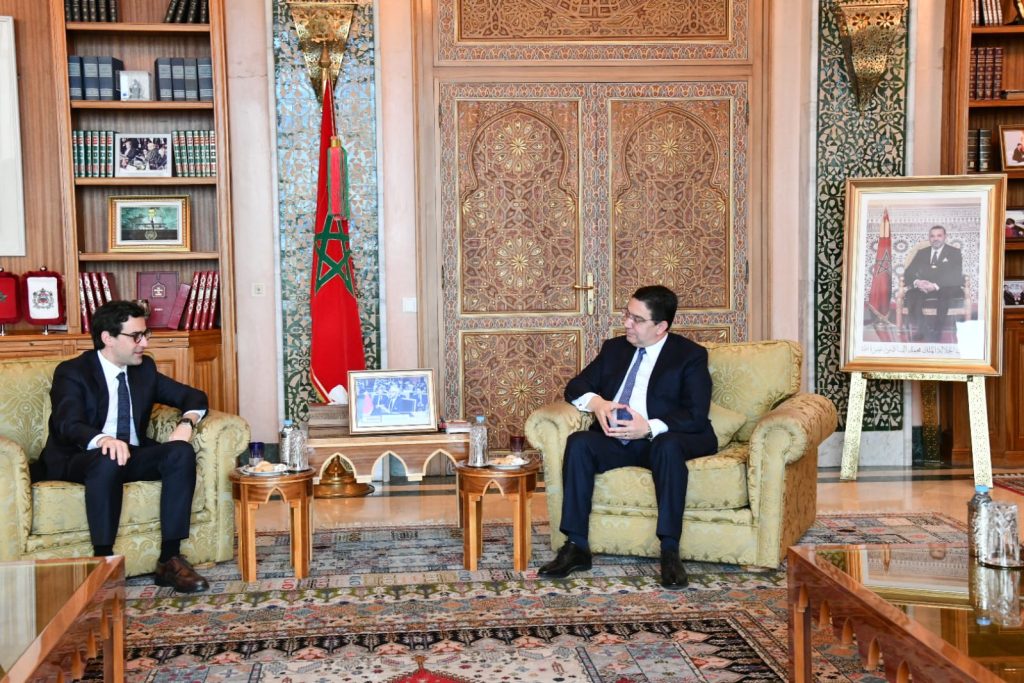 وزير خارجية فرنسا يراوغ المغرب في ملف الصحراء الغربية.. وباريس تطالب بمائدة مستديرة تحت إشراف أممي