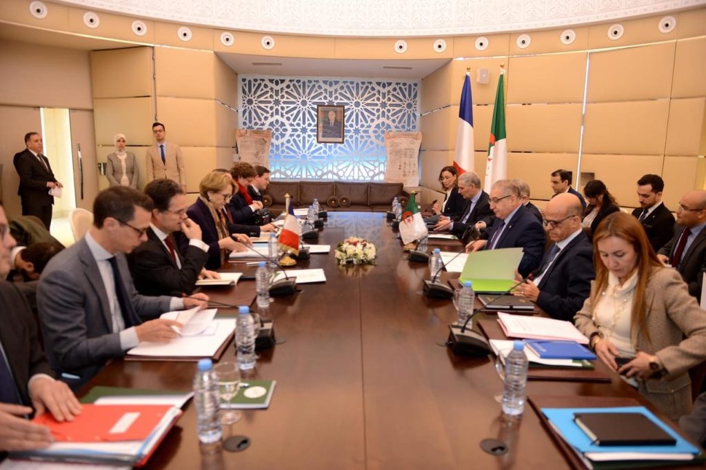 مشاورات سياسية جزائرية فرنسية