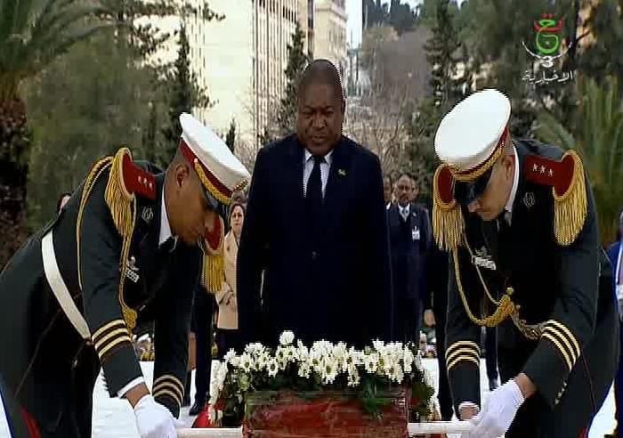 الرئيس الجزائري يجري مباحثات مع نظيره من جمهورية موزمبيق