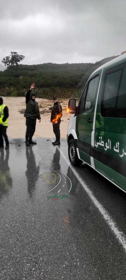 #تقلبات_جوية: عدة طرق مقطوعة بسبب تراكم الثلوج وارتفاع منسوب المياه