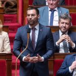 اليمين المتطرف في ⁧‫فرنسا‬⁩ يطالب بحظر الاحتفالات التي تقيمها الجالية الجزائرية بمناسبة ثورة التحرير، معتبرًا جبهة التحرير “منظمة إرهابية”.