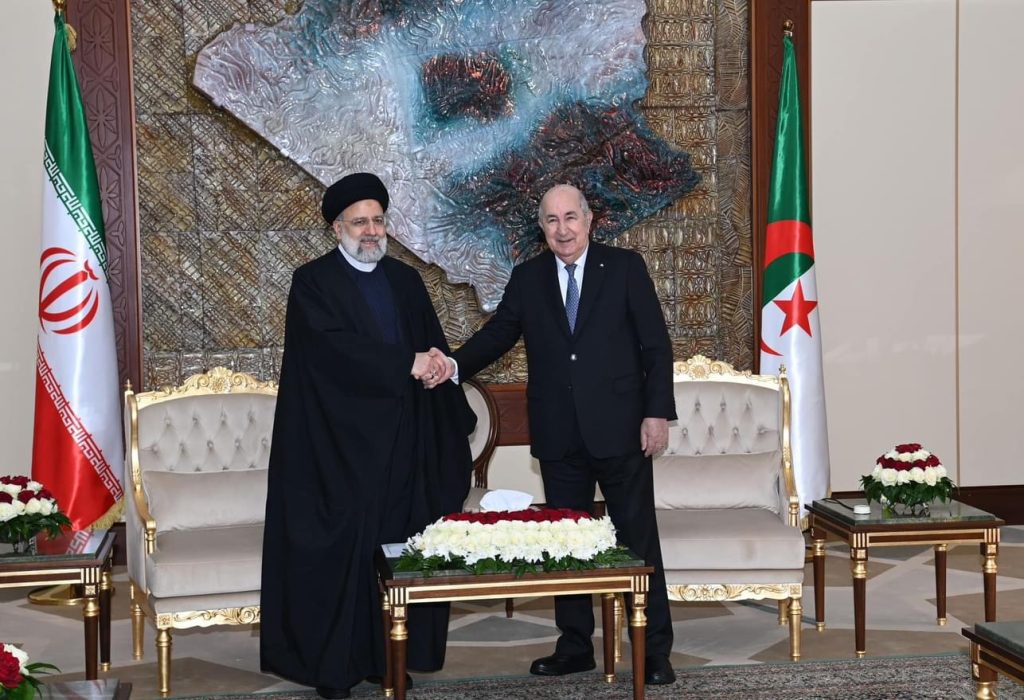 أهداه إبراهيم رئيسي للرئيس الجزائري ..ما عنوان الكتاب ؟
