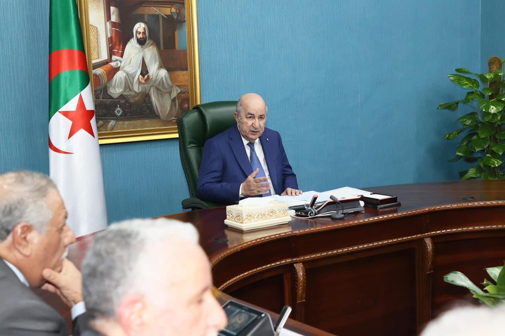 الرئيس الجزائري ينصب اللجنة العليا للطعون المتعلقة بالاستثمار