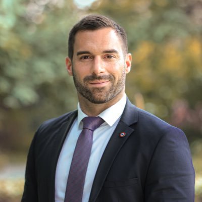 اليمين المتطرف في ⁧‫فرنسا‬⁩ يطالب بحظر الاحتفالات التي تقيمها الجالية الجزائرية بمناسبة ثورة التحرير، معتبرًا جبهة التحرير “منظمة إرهابية”.