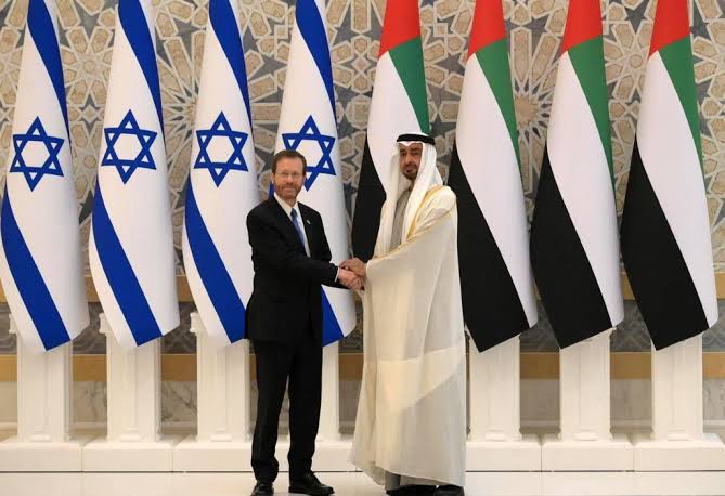 تقرير بريطاني: الإمارات تلعب دورا رئيسيا في دعم حرب إسرائيل على غزة