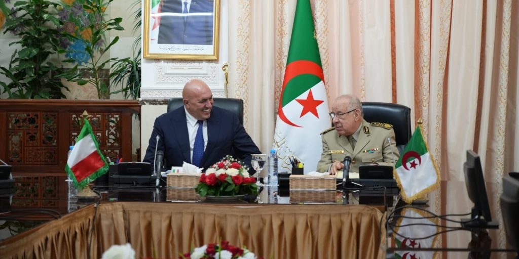 الجزائر تنوع شركائها في مجال الدفاع