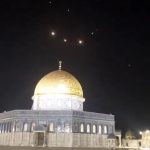 ‏⁧‫#شاهد‬⁩ ⁧‫#الصواريخ_الإيرانية‬⁩ ومحاولة التصدي لها من باحات المسجد الأقصى المبارك.