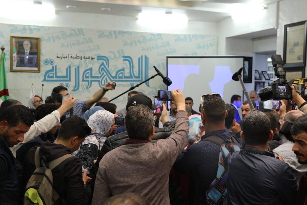 محمد لعقاب ينهي مهام مدير جريدة “الجمهورية “