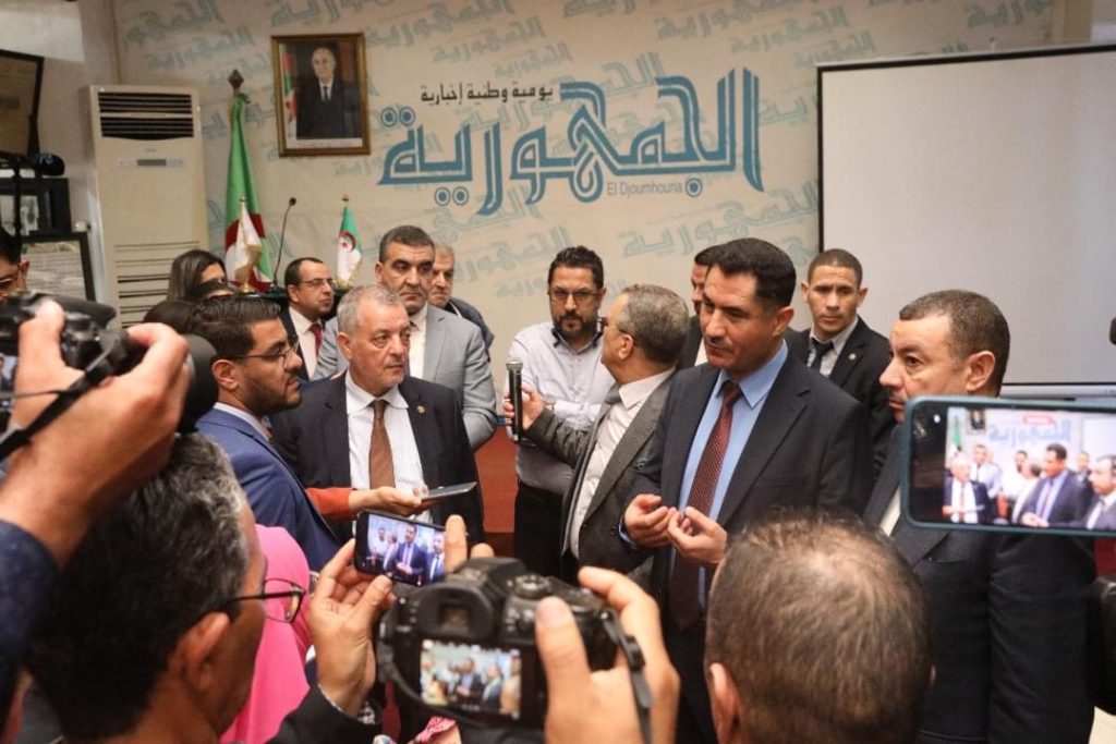 محمد لعقاب ينهي مهام مدير جريدة “الجمهورية “