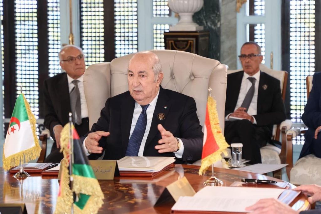 شاهد ..لحظة وصول  الرئيس الجزائري عبد  المجيد تبون إلى قصر قرطاج