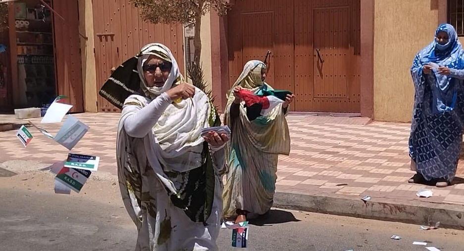 مخابرات نظام المخزن المغربي  تعتدي بوحشية على مناضلات صحراويات  ..وتقمع كل من يطالب بحق تقرير المصير