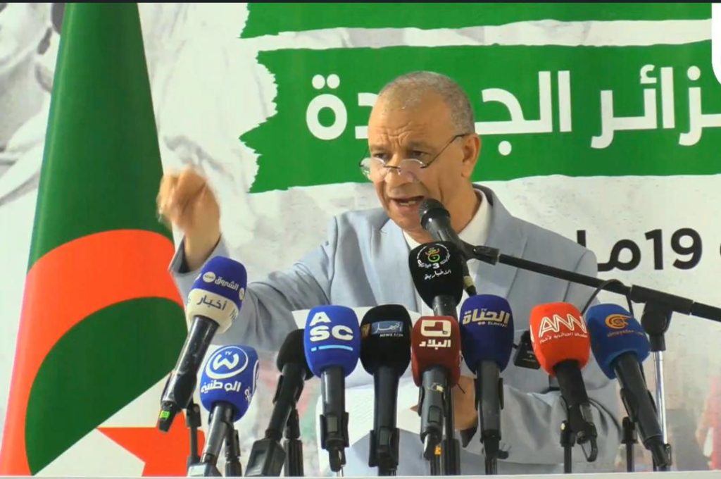الرئاسة الجزائرية توجه دعوات للقاء تشاوري مع الأحزاب .. مسؤول حزب سياسي يكشف التفاصيل !
