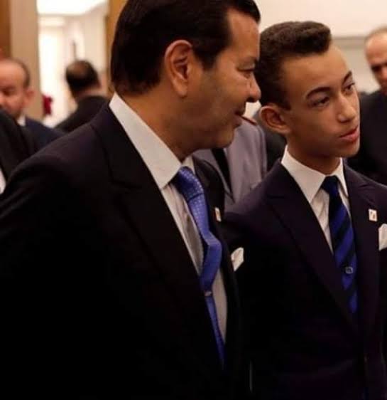 حمام دم في القصر الملكي المغربي ..من سيحسم معركة الخلافة بين  “ولي العهد “وشقيق الملك مولاي رشيد “