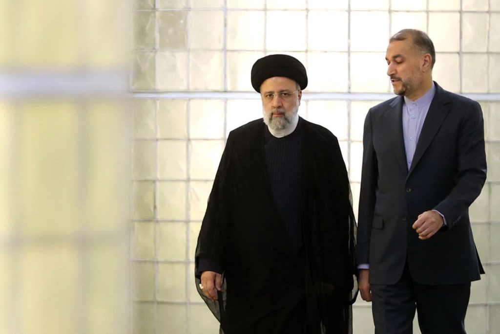 #تغطية_خاصة ..لحظة انتشال جثمان الرئيس الإيراني ومرافقيه (فيديو )