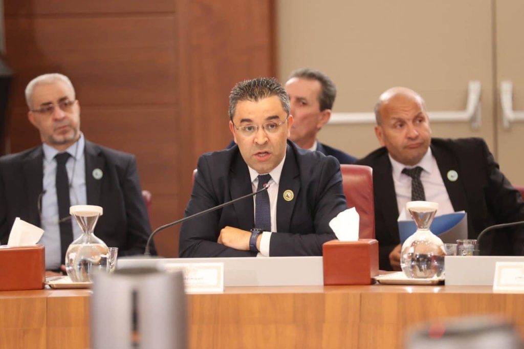 الرئيس الجزائري عبد المجيد تبون وجها لوجه مع رؤساء الأحزاب الجزائرية ..تقليد رئاسي  يتماشى مع العهد الجديد
