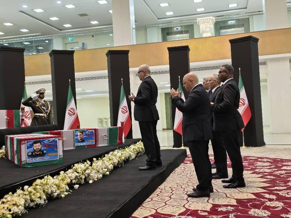 رئيس البرلمان الجزائري يشارك في مراسم تشييع جثامين الرئيس الإيراني ومرافقيه