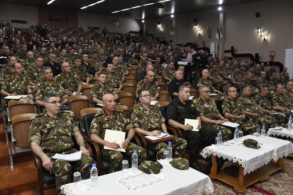 رئيس أركان الجيش الجزائري.. العيش في كنف السلم والأمن يستدعي بناء قوة دفاعية رادعة