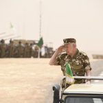الجيش الجزائري يجري مناورات عسكرية ضخمة ويستعرض عضلاته برسائل لمحور الشر