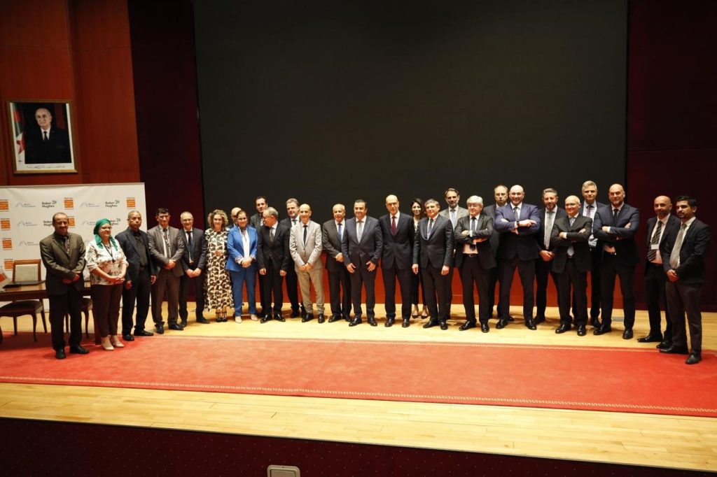 عملاق النفط الجزائري يوقع على عقد تاريخي لأكبر مشروع  “مكمن غازي ” في أفريقيا