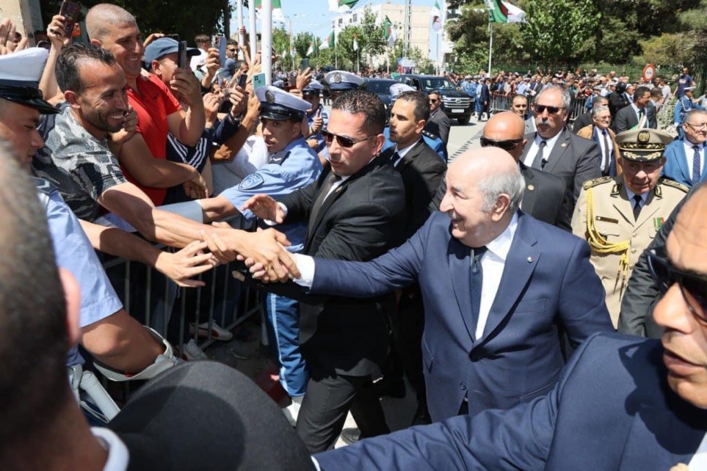 دون بروتوكولات..هكذا استقبل سكان خنشلة الرئيس الجزائري عبد المجيد تبون !