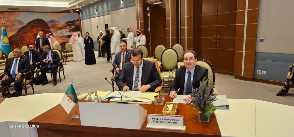 بمشاركة جزائرية..تحالف ⁧‫#أوبك‬⁩+ يتفق على تمديد اتفاق تخفيض إنتاج ⁧‫#النفط‬⁩ الحالي حتى نهاية 2025