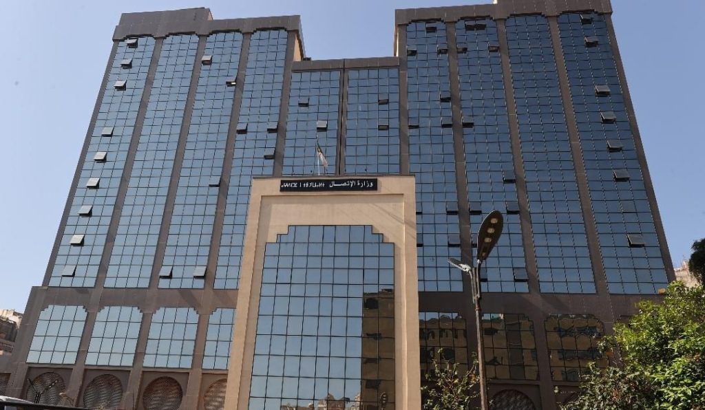 وزارة الاتصال الجزائرية توقف بث برامج اجتماعية لا تحترم قواعد المهنية والذوق العام !