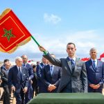 بتمويل إماراتي ..أزولاي  ونجل الملك المغربي يضعان حجر الأساس لبناء محطة تحلية مياه البحر !