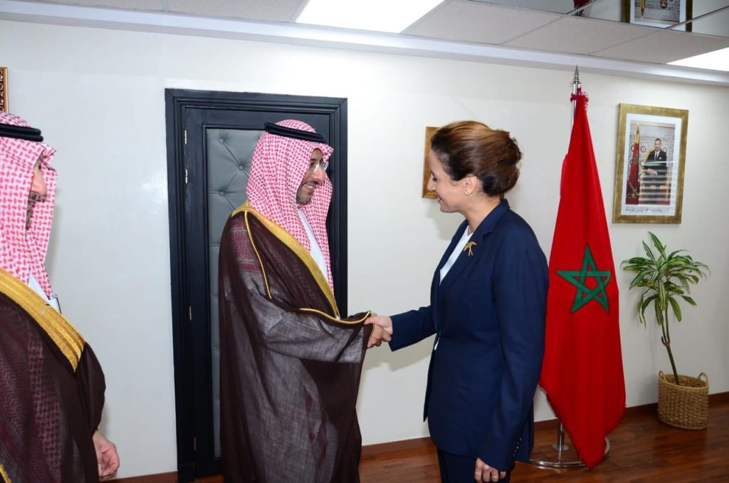 غضب سعودي من “وزيرة القبلات “المغربية  ..ما “القصة ؟