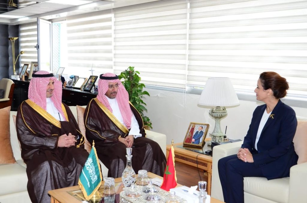 غضب سعودي من “وزيرة القبلات “المغربية  ..ما “القصة ؟