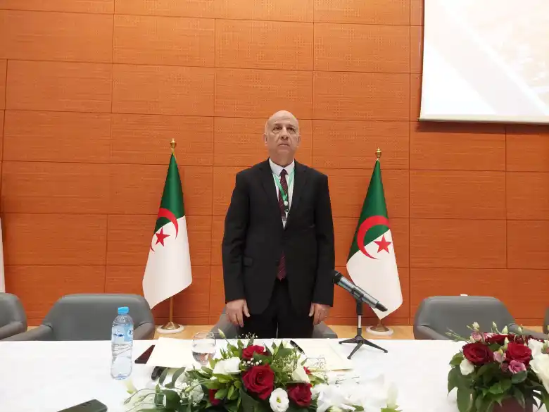 أحزاب جزائرية تمنح تبون صكا على بياض للترشح “لولاية رئاسية ثانية !
