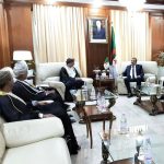 وزير الطاقة الجزائري يدعو رجال الأعمال العمانيين للاستثمار في الجزائر