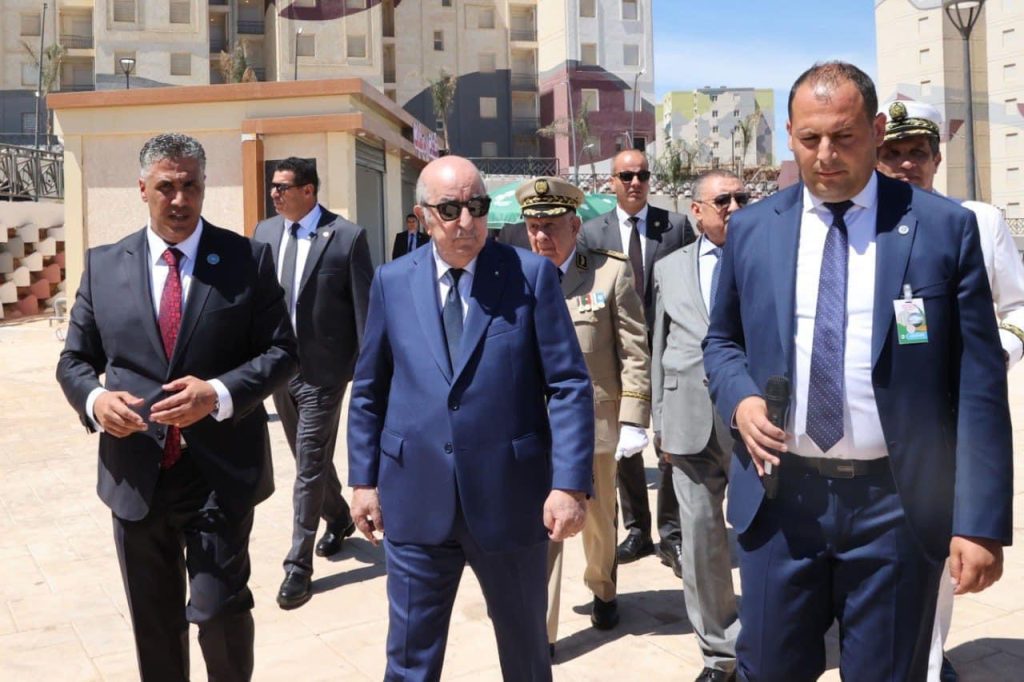 ‬⁩#فيديو  تبون يتفقد شقة نموذجية بالقطب الحضري “عثمان بلوزداد‬⁩