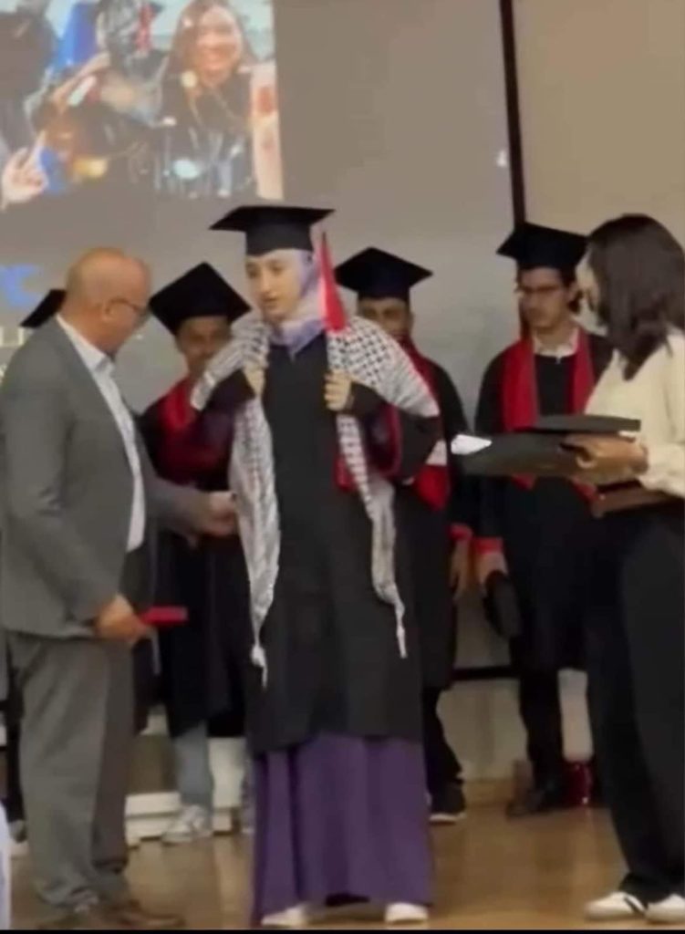 الكوفية الفلسطينية ممنوعة في المغرب!