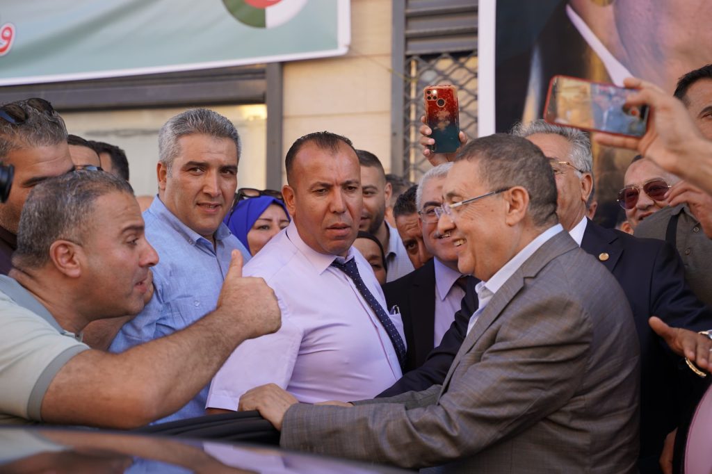 مدير حملة المترشح الحر عبد المجيد تبون في دورية نحو الشرق