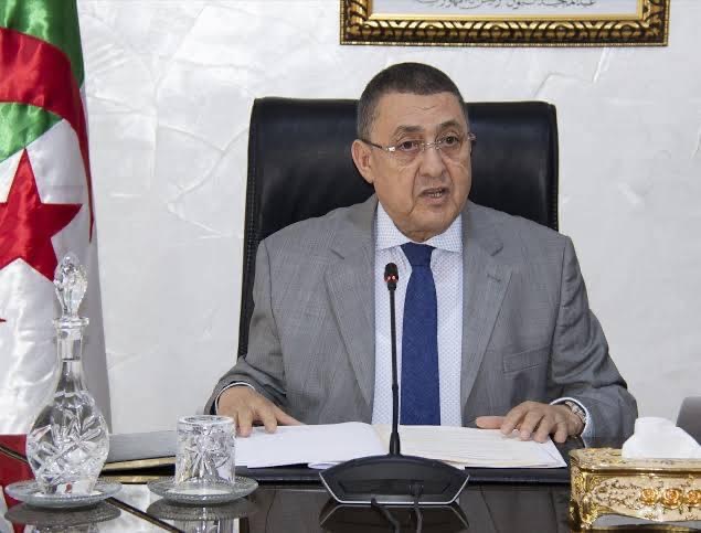 الرئيس تبون يحيل وزير الداخلية الجزائري “إبراهيم مراد ” على “عطلة خاصة ”  للتفرغ لإدارة حملته الانتخابية