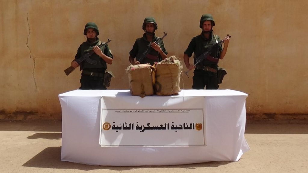 الجيش الجزائري:إحباط محاولة إدخال أكثر من 3 قناطير من الكيف المعالج عبر الحدود مع المغرب