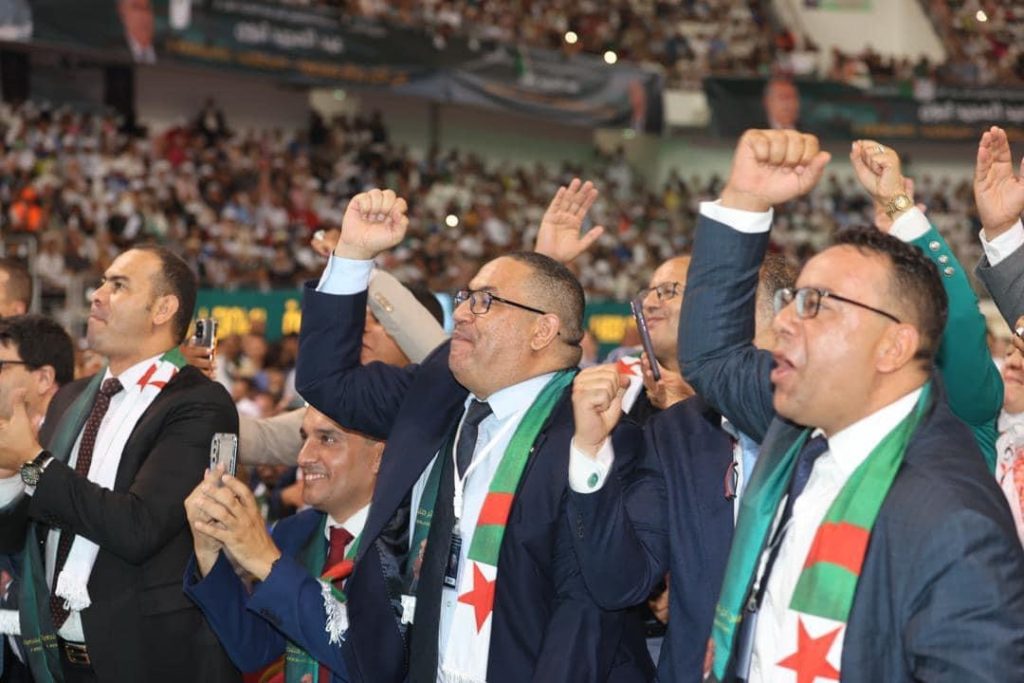 مؤيدو المترشح الرئاسي “تبون ” يستعرضون عضلاتهم في أكبر تجمع انتخابي بالغرب الجزائري