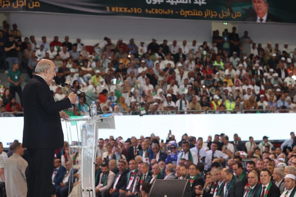 مؤيدو المترشح الرئاسي “تبون ” يستعرضون عضلاتهم في أكبر تجمع انتخابي بالغرب الجزائري