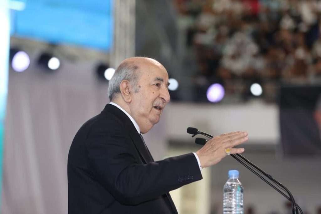 مؤيدو المترشح الرئاسي “تبون ” يستعرضون عضلاتهم في أكبر تجمع انتخابي بالغرب الجزائري