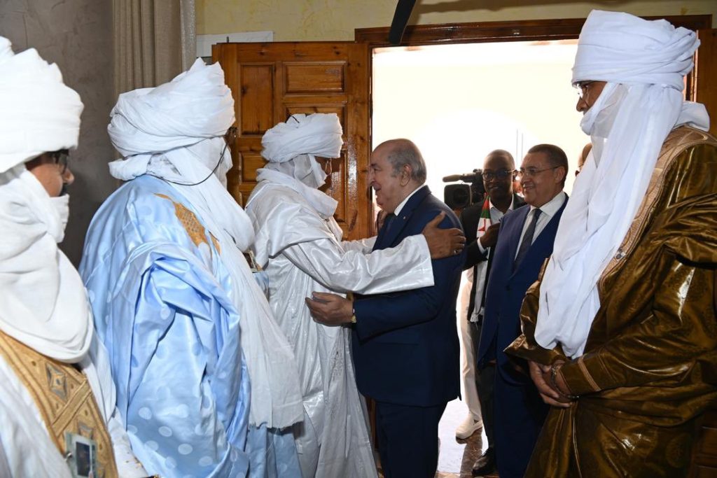 فيديو ..المترشح الحر عبد المجيد تبون يلتقي بأعيان جانت